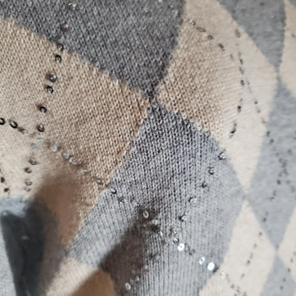 Banana Republic argyle sweater with Sequin Size Medium - Picture 3 of 16